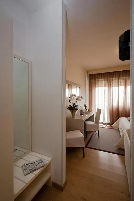 Hotel Canarie Lido di Jesolo 3*,